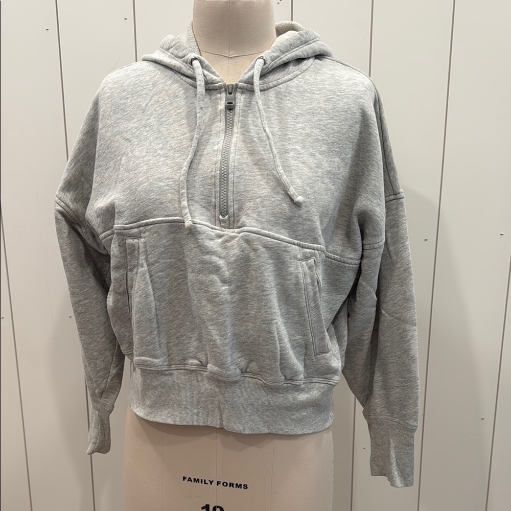 Gray Cropped Sweater with Hood and Ribbed Cuffs
